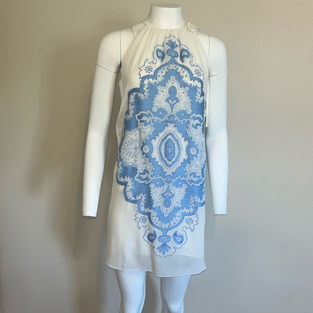 MAX STUDIO FEMININE Blue and white embroidered dress